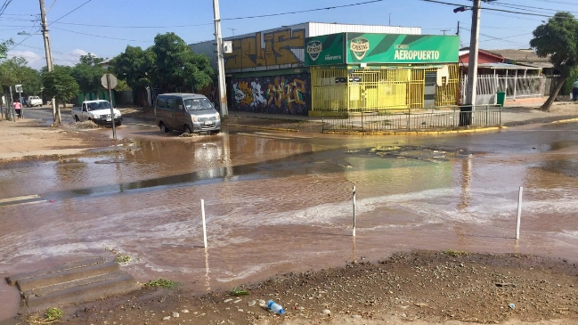 Rotura de matriz deja sin agua a vecinos de Estación Central