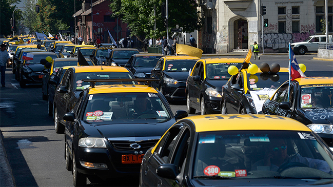 Taxistas depusieron paro anunciado para próximo lunes tras cita con Gobierno