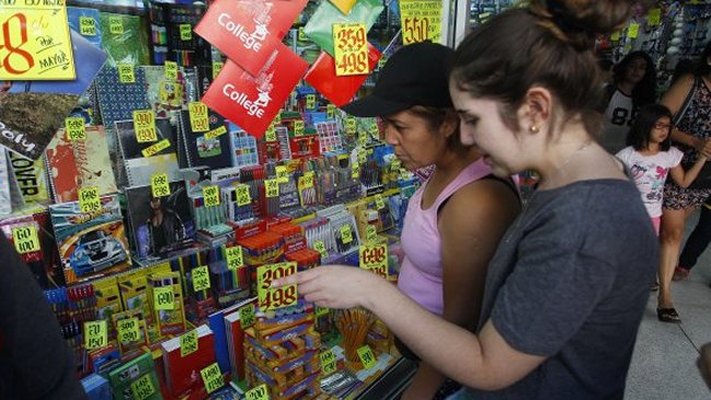 Las recomendaciones del Sernac para quienes compren útiles y uniformes escolares