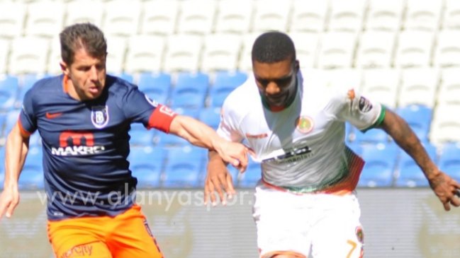 Junior Fernandes mantuvo su racha goleadora en caída de Alanyaspor en Turquía