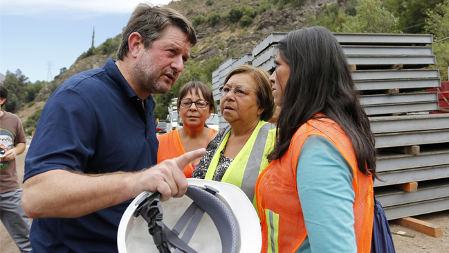 Orrego fue increpado por familiares de los desaparecidos en aluvión