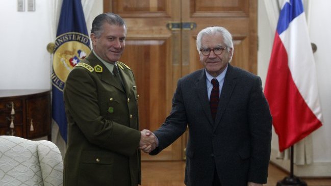 Gobierno respaldó a general director de Carabineros tras millonario fraude