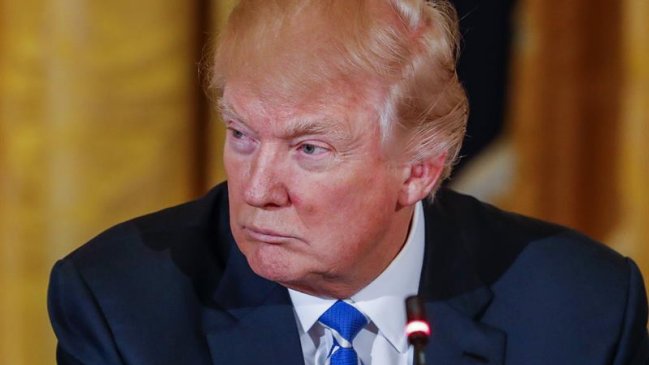 Trump planea recortar fondos de Guardia Costera para construir muro