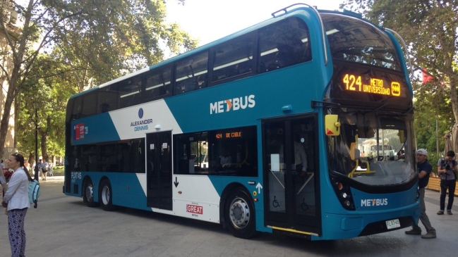 Este miércoles se estrenó bus de dos pisos del Transantiago
