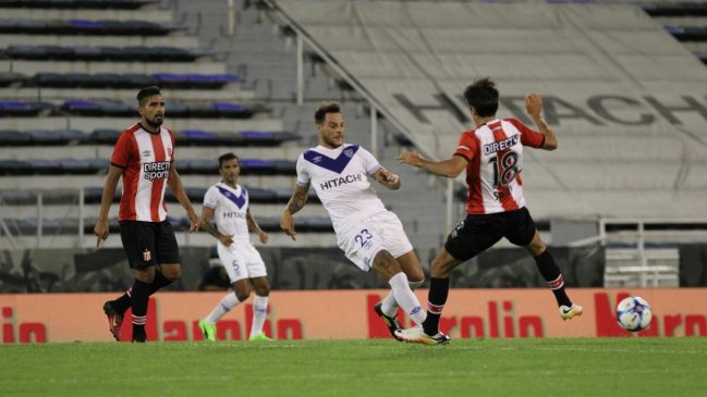 Vélez Sarsfield derrotó a Estudiantes de La Plata en el regreso del fútbol en Argentina