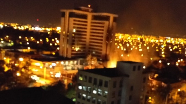 Incendio afectó a restobar en Maipú