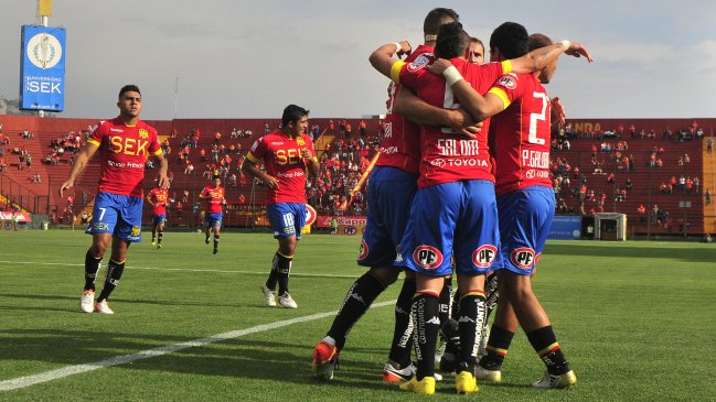 Unión Española recibirá a Cobresal en un partido crucial para ambos elencos