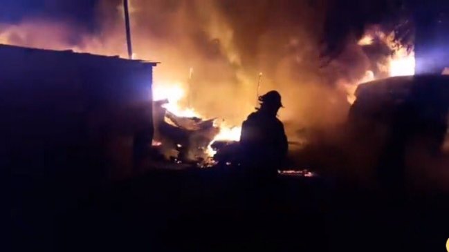 Incendio afectó a Feria Parque Aconcagua de Quillota