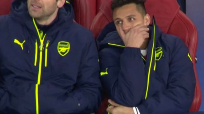 Petr Cech defendió a Alexis de críticas por risas en derrota ante Bayern