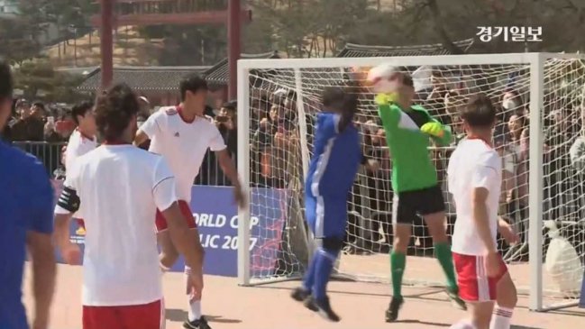 Maradona volvió a hacer la mano de Dios pero no le salió