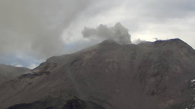 Nuevos pulsos de cenizas en Nevados de Chillán