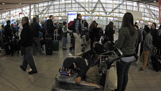 Mujeres sirias logran ingresar a Chile tras ser retenidas en el aeropuerto
