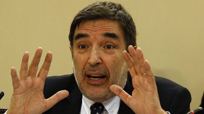 Patricio Santamaría seguirá a la cabeza del Servel por cuatro años más