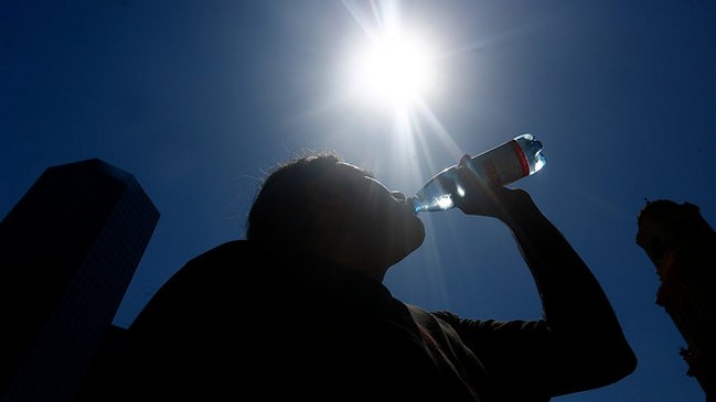 Alerta por ola de calor entre regiones Metropolitana y Los Lagos