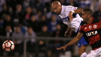 Santiago Silva ganó en las alturas para poner a la UC en ventaja ante Flamengo