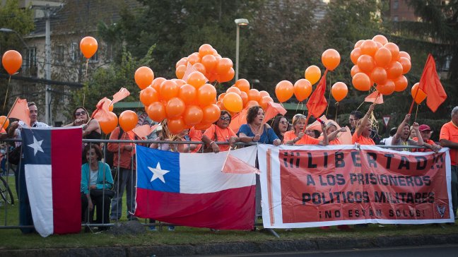 Familiares de presos en Punta Peuco protestaron en Escuela Militar por indultos