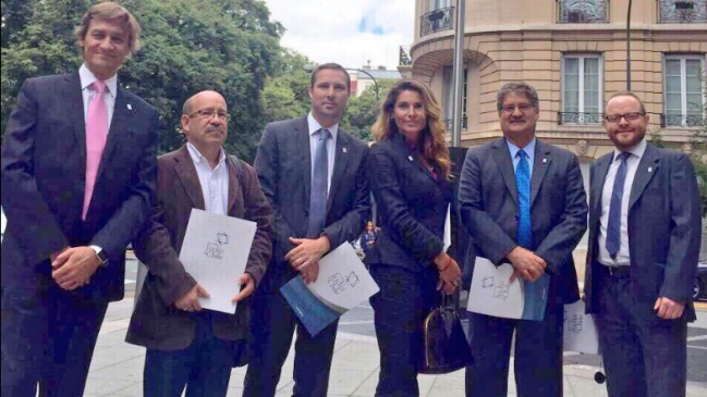 Diputados chilenos asisten a conmemoración del atentado en la embajada de Israel en Argentina