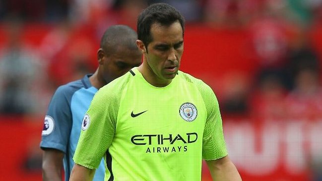Diario inglés especula con salida de Bravo y llegada de Alexis a Manchester City