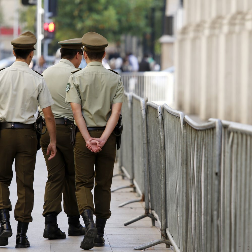 Carabineros acusados de millonario fraude organizaron defensa por Whatsapp