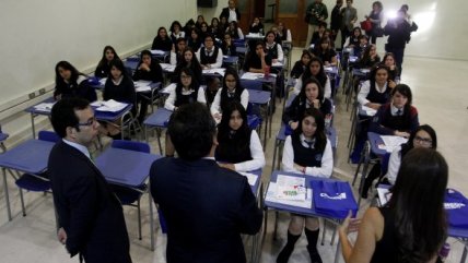   Alumnas de Liceo 7 de Providencia participaron en capacitación para el Censo 