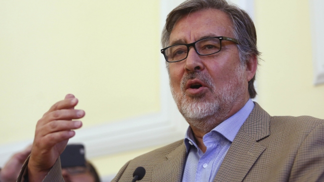 Guillier felicita a Beatriz Sánchez: La política se verá fortalecida