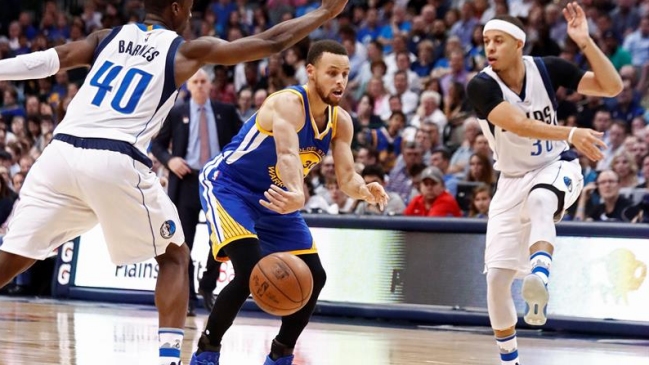 Stephen Curry ganó el duelo contra su hermano Seth en choque Warriors-Mavericks