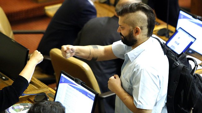 Tuiteros celebraron ágil respuesta de Gabriel Boric a críticas de Andrés Velasco