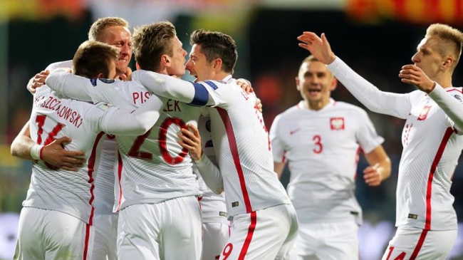 Robert Lewandowski comandó la victoria a domicilio de Polonia ante Montenegro