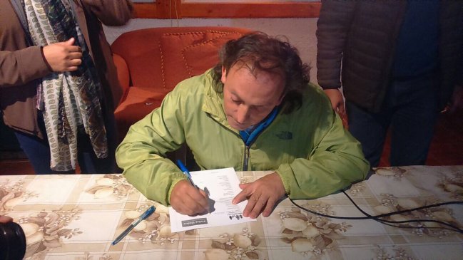 Diputado Iván Fuentes firmó por la Democracia Cristiana