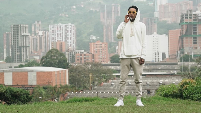 Wiz Khalifa visitó la tumba de Pablo Escobar y sacó ronchas en Colombia