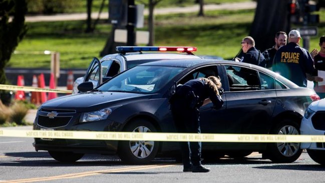 Automóvil intentó arremeter contra la policía del Capitolio