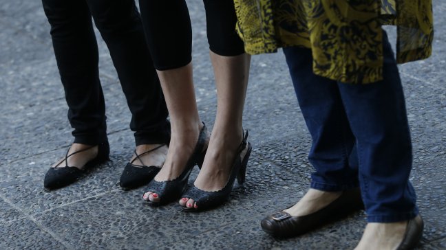 Gobierno evalúa alza gradual de edad de jubilación en mujeres nacidas desde 1970