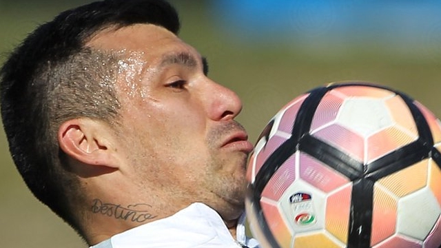 La acción de los futbolistas chilenos en Europa