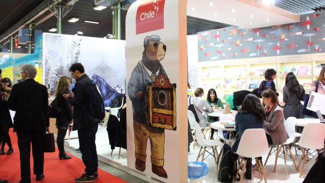 Parten celebraciones del Mes del Libro con participación en Feria del Libro de Bolonia