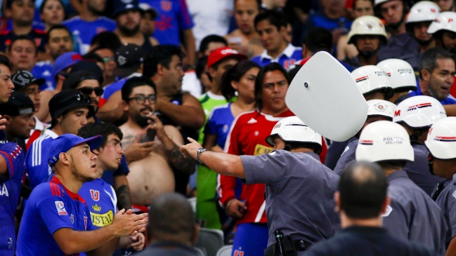 Hinchas de U. de Chile fueron liberados, pero aún no pueden salir de Brasil
