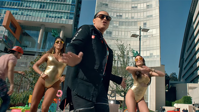 Elvis Crespo retornó con canción de tintes electrónicos junto a Ilegales