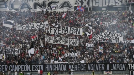 El incomprensible lienzo de la hinchada de Colo Colo en el "arengazo"