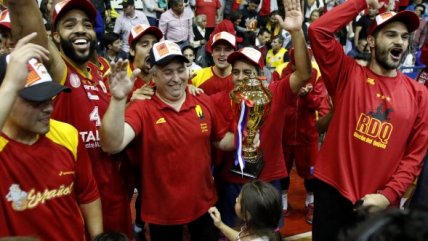   La celebración de Español de Talca tras ganar la Conferencia Centro de la LNB 