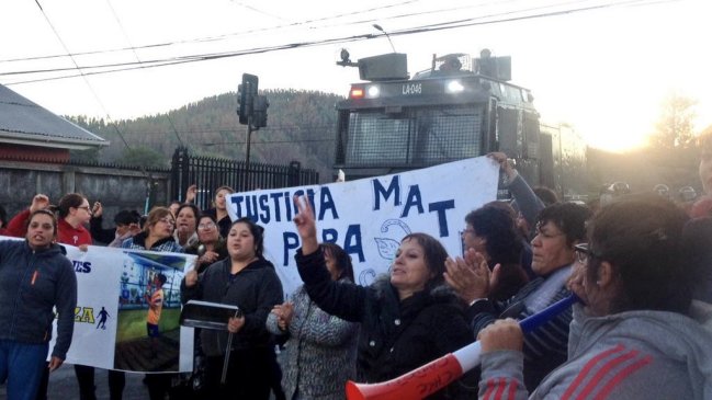 Hombre en riesgo vital tras recibir impacto de carro lanza agua de Carabineros