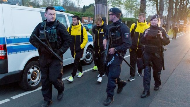 El compañero de asiento de Bartra narró los momentos de terror que vivió Dortmund