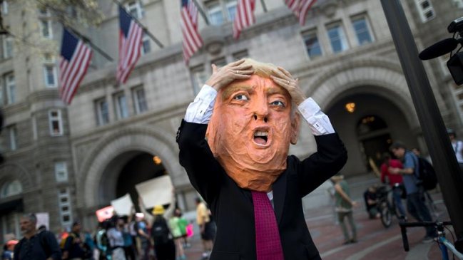 Más de 100 protestas en EE.UU. exigieron a Trump que publique sus impuestos