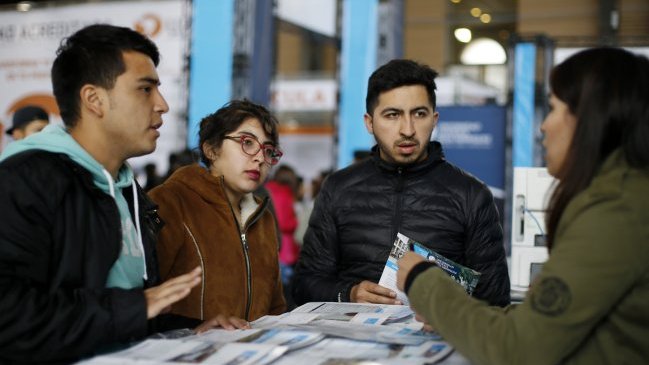 Parlamentarios, estudiantes y rectores insisten en que se elimine el CAE en reforma