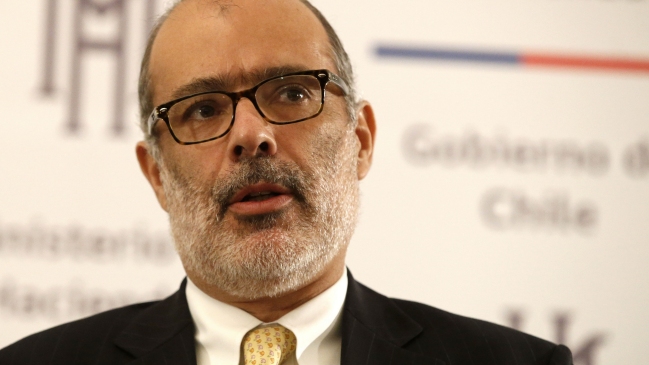 Ministro Valdés acusó conflictos de intereses en las AFP por cinco por ciento adicional