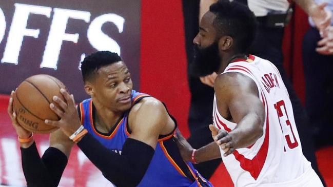Harden y los Rockets dejaron a Westbrook sin triunfo en noche histórica