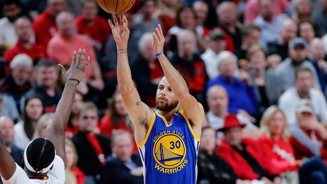 Stephen Curry dejó a los Warriors a un triunfo de superar la serie ante Portland Trail Blazers