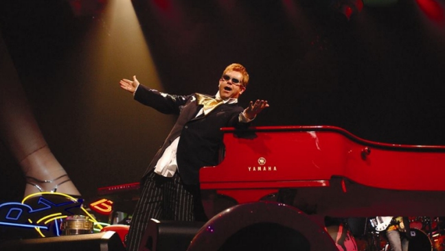 Elton John cancela próximos conciertos en EE.UU. por una 