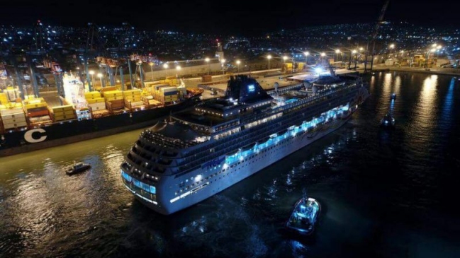 Por primera vez un crucero recaló en el puerto de San Antonio