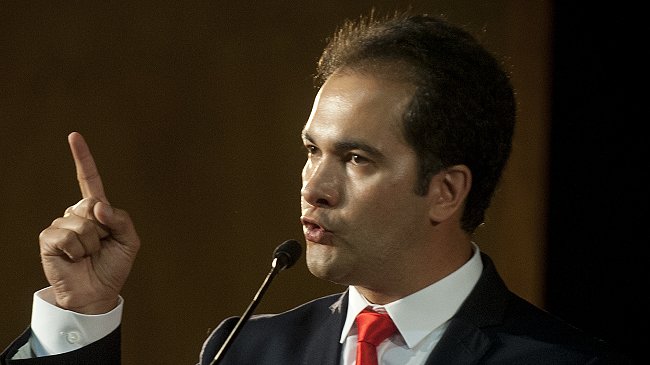 Alcalde René de la Vega denunció robo de su notebook