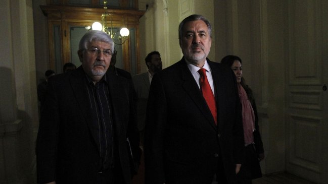 Alejandro Guillier presentó equipo programático liderado por ex militante PPD