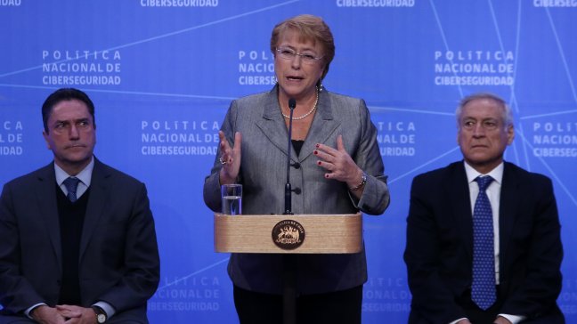 Bachelet llamó a concientizar y educar sobre riesgos de uso de redes por La Ballena Azul